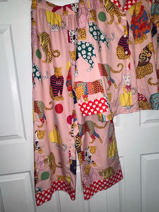 Whimsical Leopard Print Pajama Set | Pink Novelty Cats Hearts Lounge Set M - Picture 3 of 11